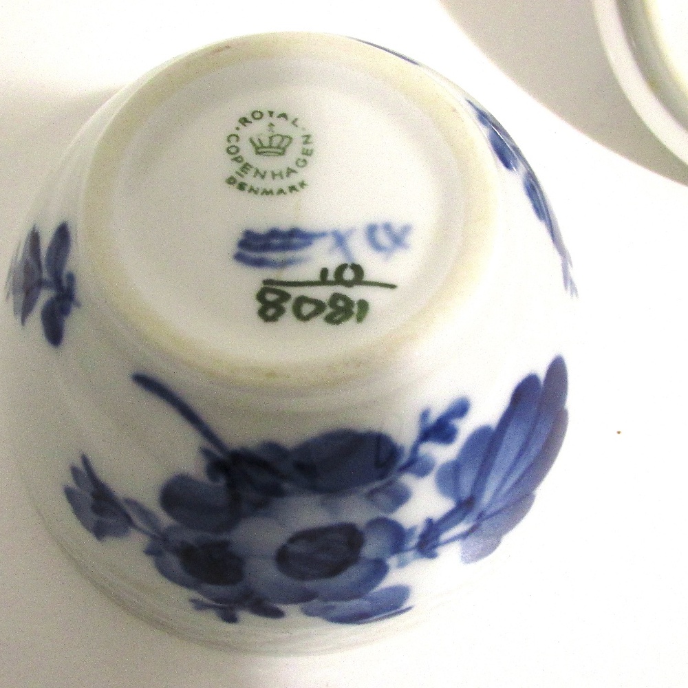 Vintage Royal Copenhagen Blue Flower Sugar Bowl with Lid - Picture 6 of 6